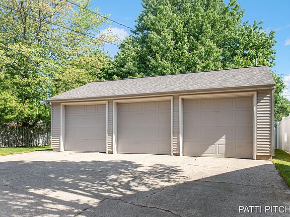 4th image of 1235 Oakes Ave
