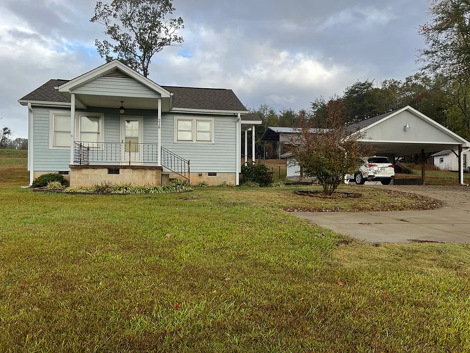 218 Center Rd