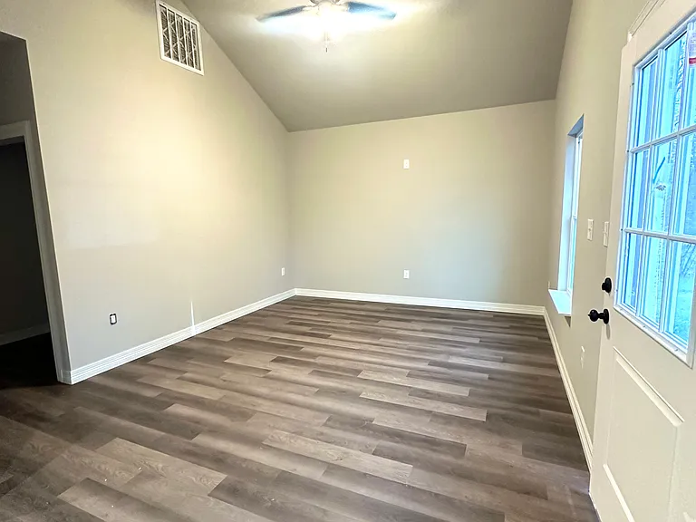 307 Harvard St — Photo 3