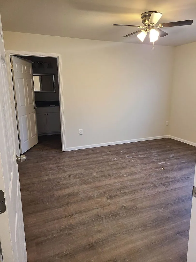 3 Bedroom, 2 Bathroom Duplex — Photo 1