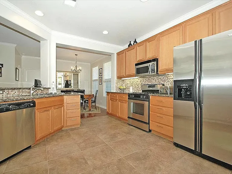 1146 Goddard St — Photo 10