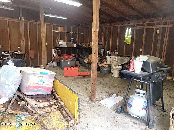 5th image of 231 Hemlock Dr