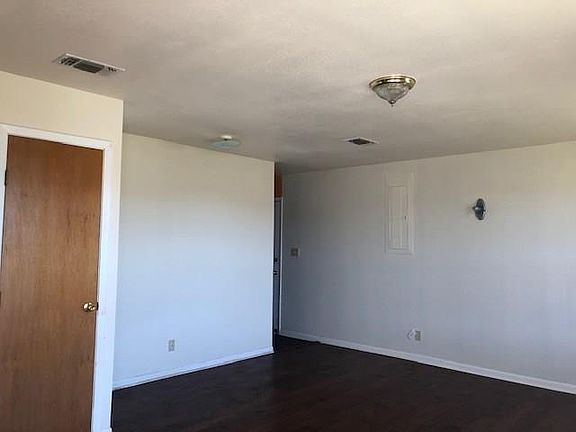 3rd image of 1095 E Main St