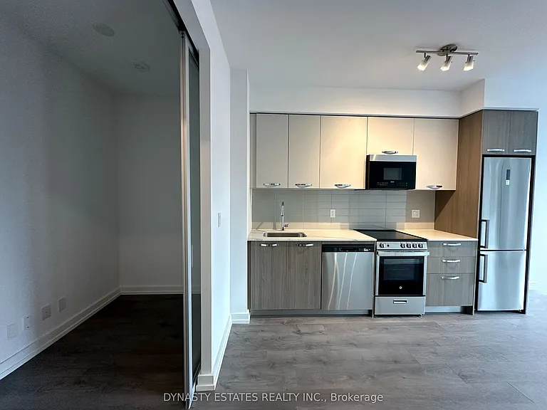 75 James St S #411 — Photo 6