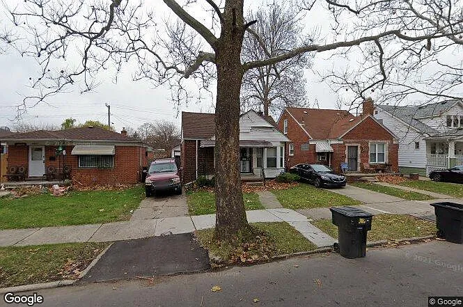 6843 Woodmont Ave