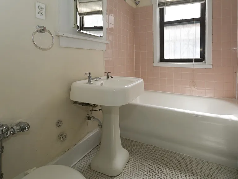 1211 W Elmdale #L2 — Photo 13