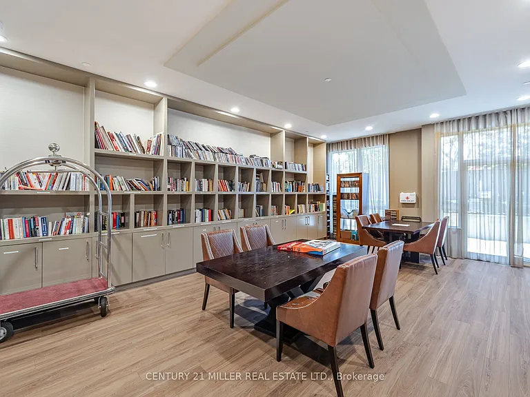 35 Saranac Blvd #Penthouse 08 — Photo 24