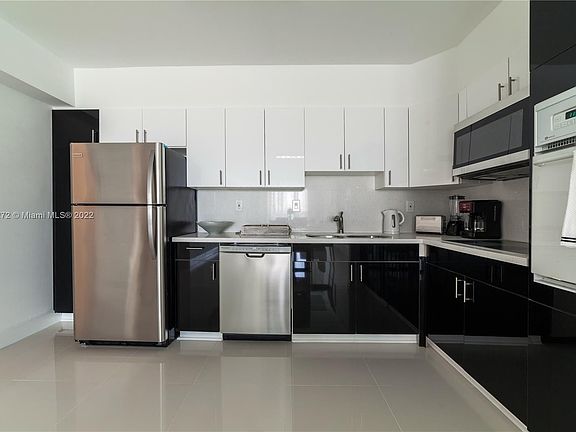 5th image of 19390 Collins Ave APT 419