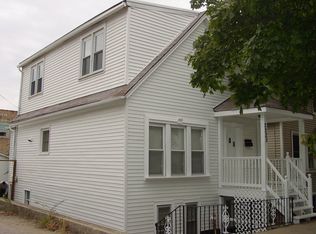 2225 W Oakdale Ave, Chicago, IL 60618