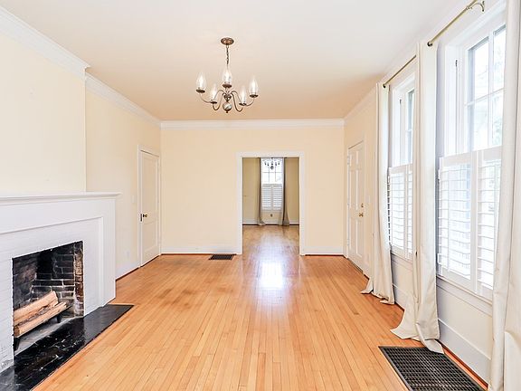2nd image of 906 Lincoln Ave