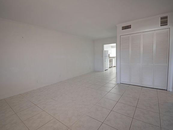 4th image of 1 Abbey Ln APT 104