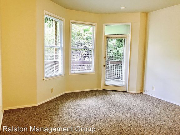 3rd image of 158 Shrader St APT 01