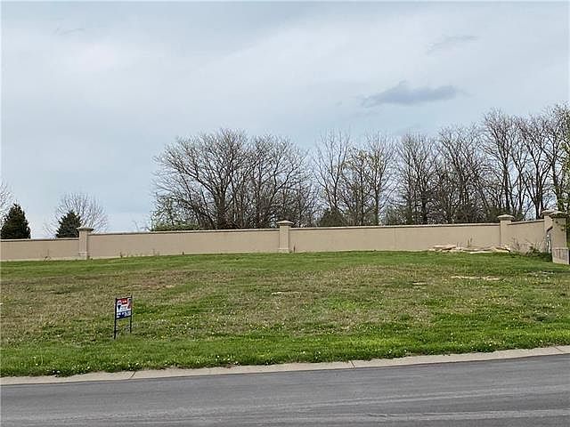 1st image of 824 NE Del Lago Ct