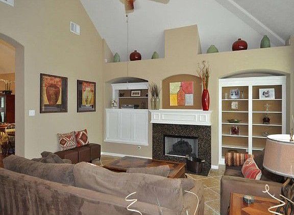 3rd image of 10311 Dell Cir
