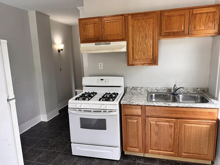 333 Raymond St #2 — Photo 3