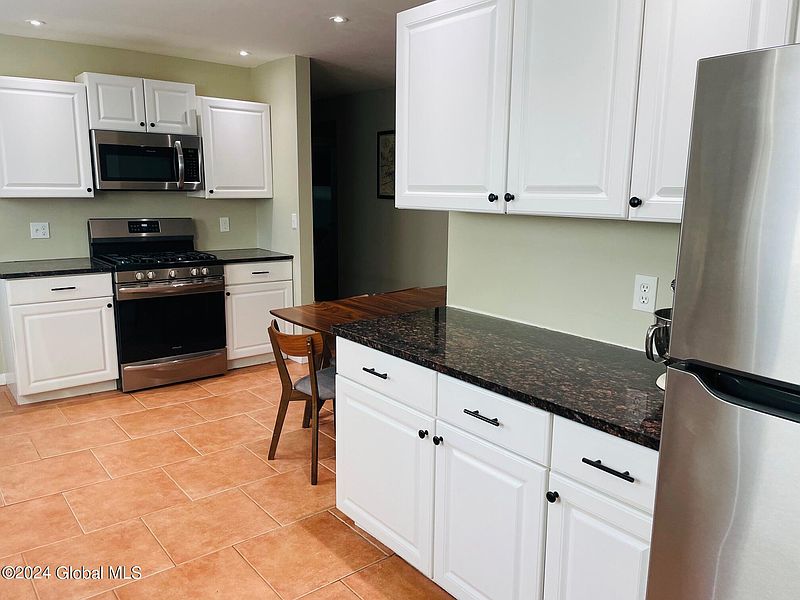 5th image of 257 Pawling Avenue