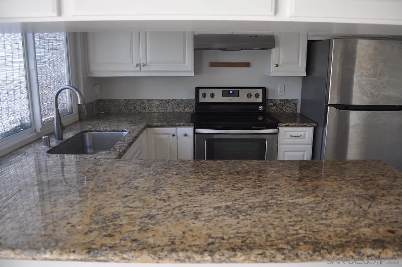2 bed, 1.5 bath, 1020 sqft, $2,845 — Photo 2