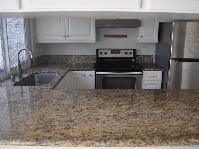 8039 Caminito De Pizza — Photo 2