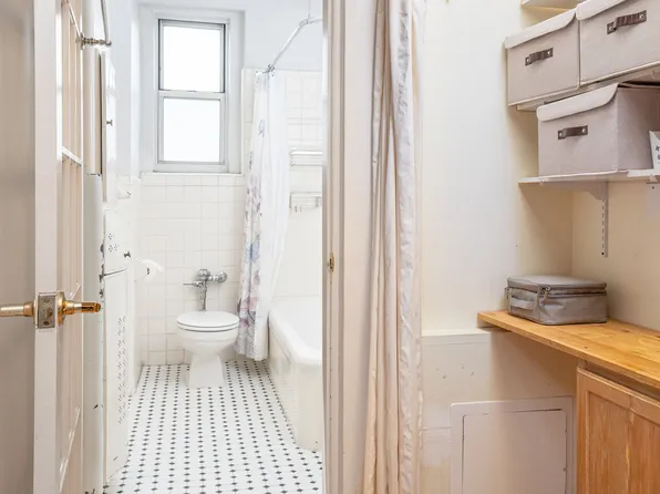 680 West 204th Street image 17 of 19