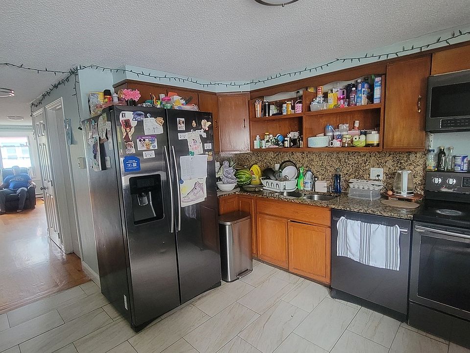 2nd image of 2 Eden St Unit 2
