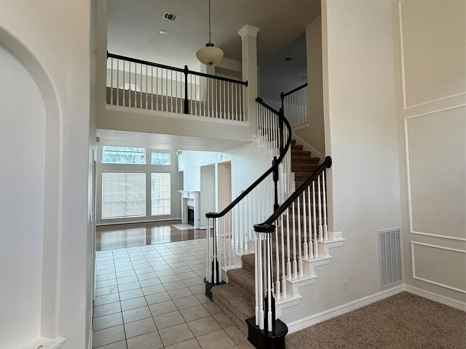 5 bed, 4.0 bath, 3589 sqft, $3,700 — Photo 3