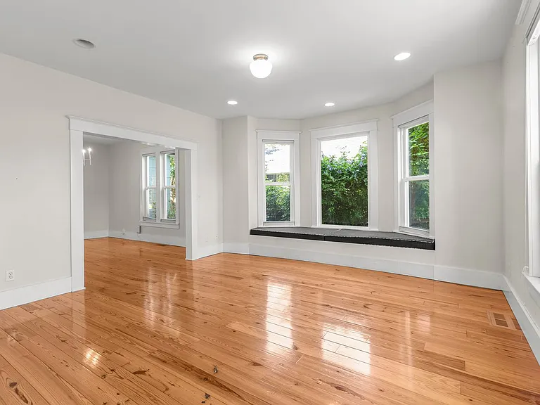 2047 N Sumner St — Photo 11
