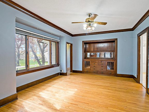 3rd image of 615 7th St