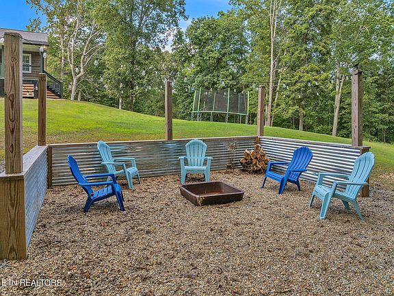8th image of 328 Ridge Circle Rd