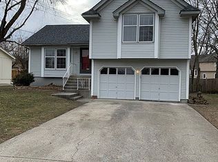 2209 S Kenwood St, Olathe, KS 66062