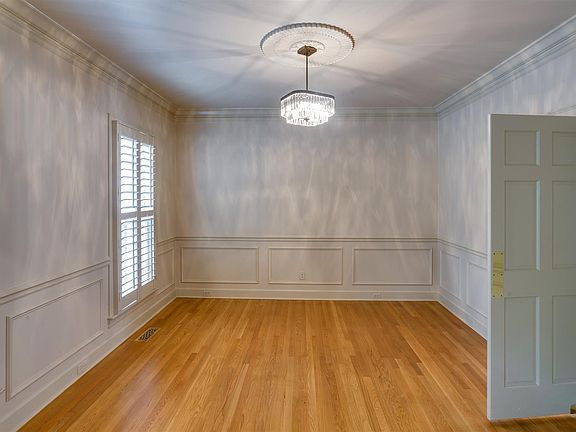 3rd image of 100 Westminster Pl