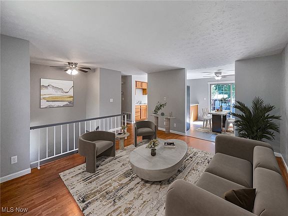 2nd image of 1053 Sunnywood Ln