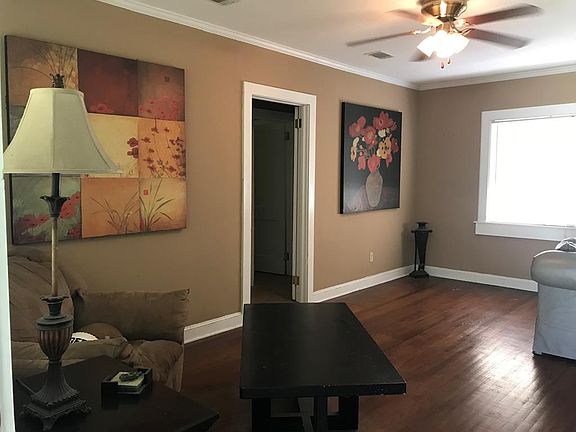 3rd image of 135 Oak Villa Dr