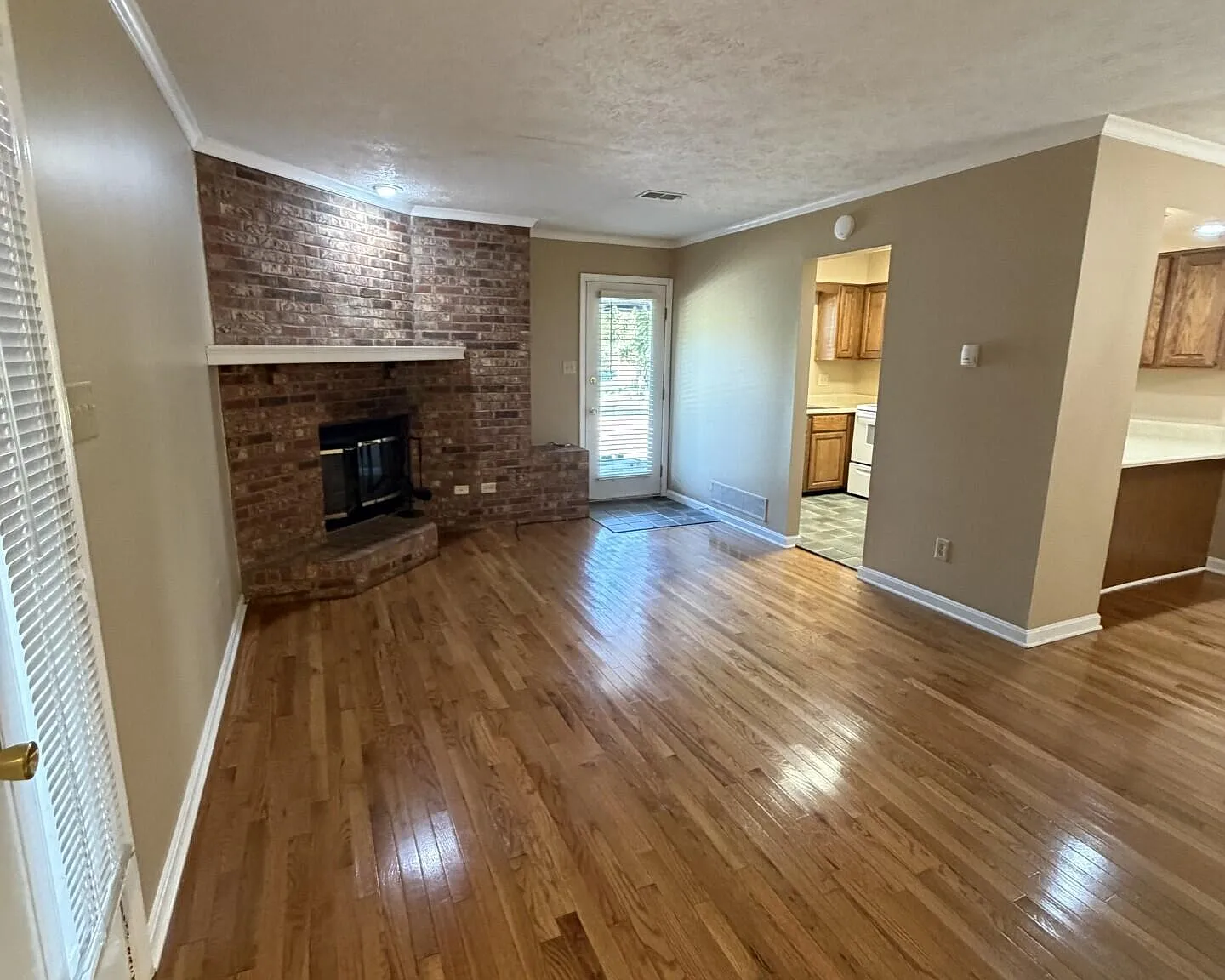 2 bed, 1.5 bath, 850 sqft, $1,400 — Photo 4