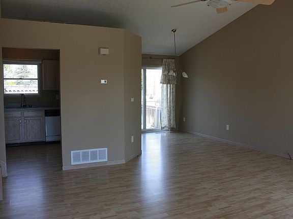 Vaulted ceilings, open floor plan