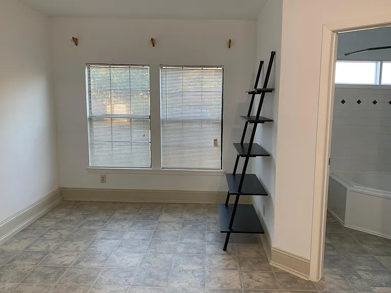 2519 Berkett Dr — Photo 3