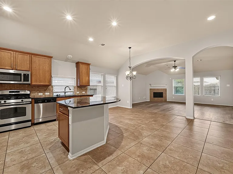 28207 Chalet Park Dr — Photo 3