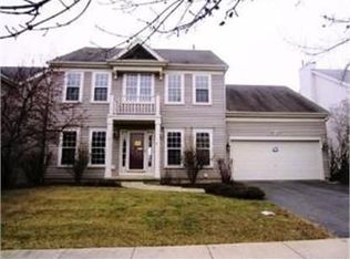 39W103 Shannon Sq, Geneva, IL 60134