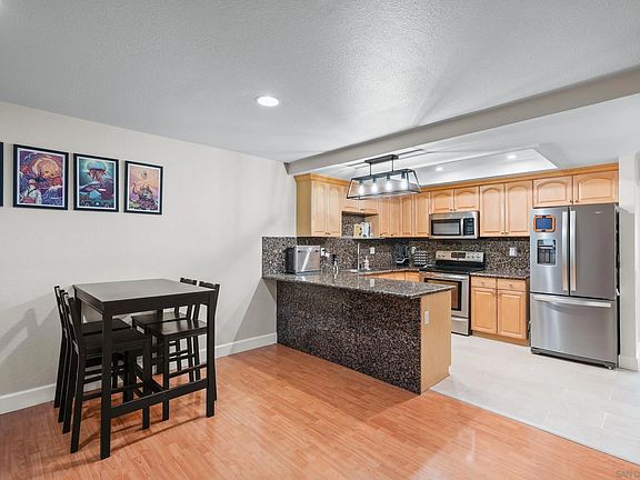 5th image of 2219 Burroughs St Unit 11