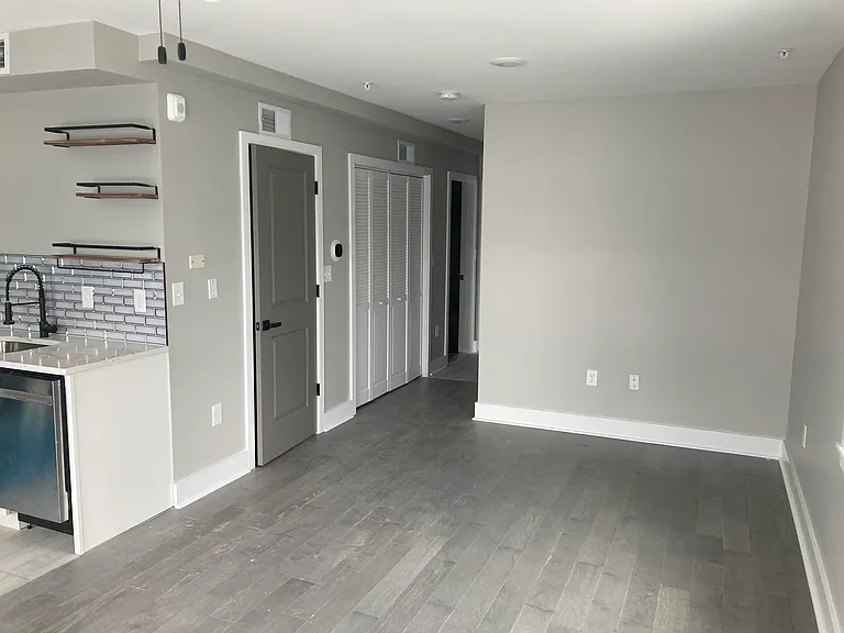 635 W Pratt St — Photo 4