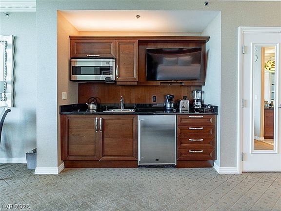 4th image of 135 Harmon Ave #2104