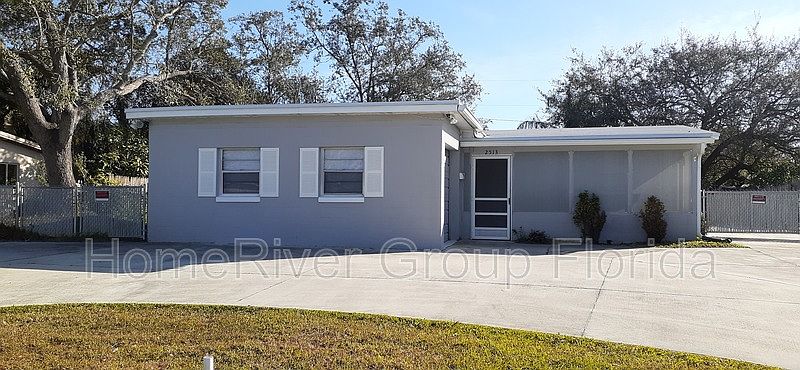 1st image of 2513 N Beaumont Ave