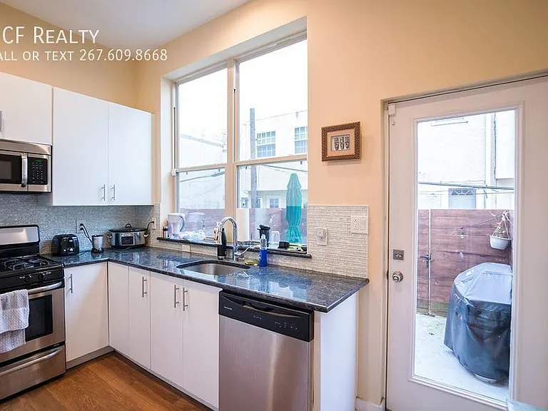 2209 League St — Photo 2