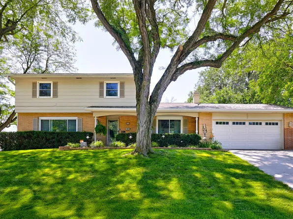 2702 Aurora Ave, Des Moines, IA 50310