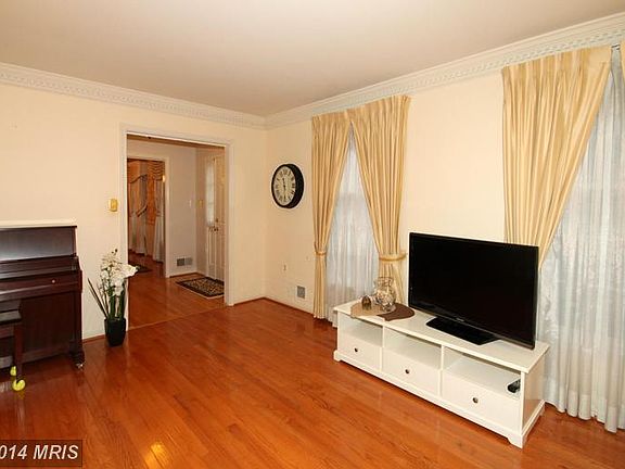 2nd image of 4601 Herend Pl