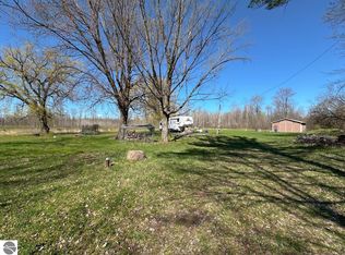 6682 N Coleman Rd, Coleman, MI 48618