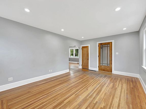 5th image of 5516 Raceview Ave