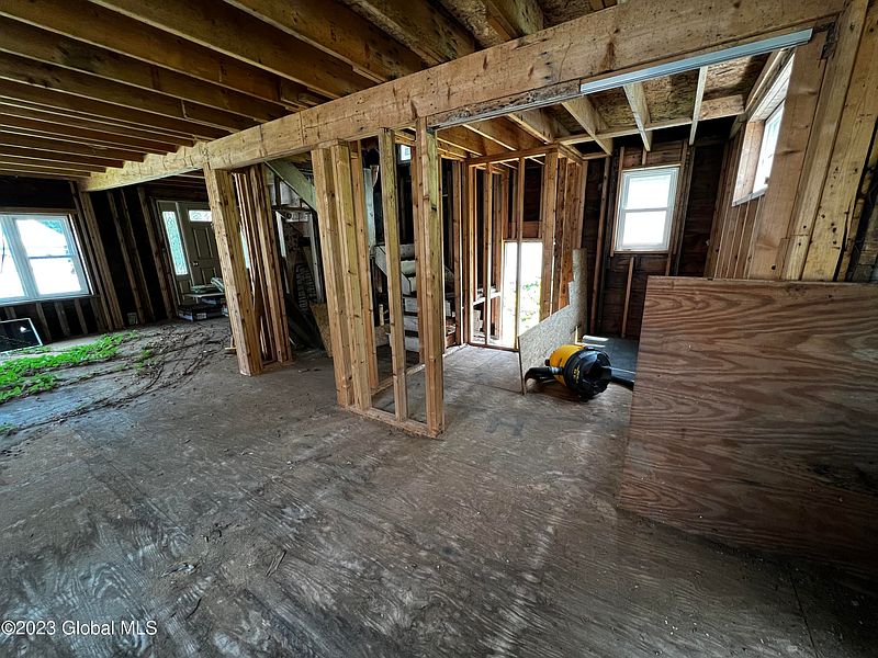 4th image of 2832 Coniston Road