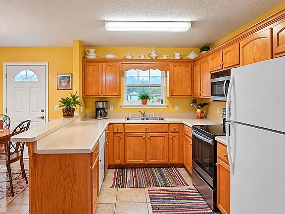 4th image of 231 Colleen Ln