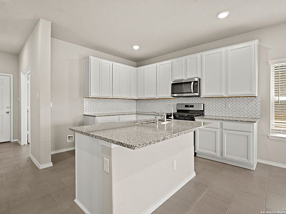 4th image of 1649 Couser Ave