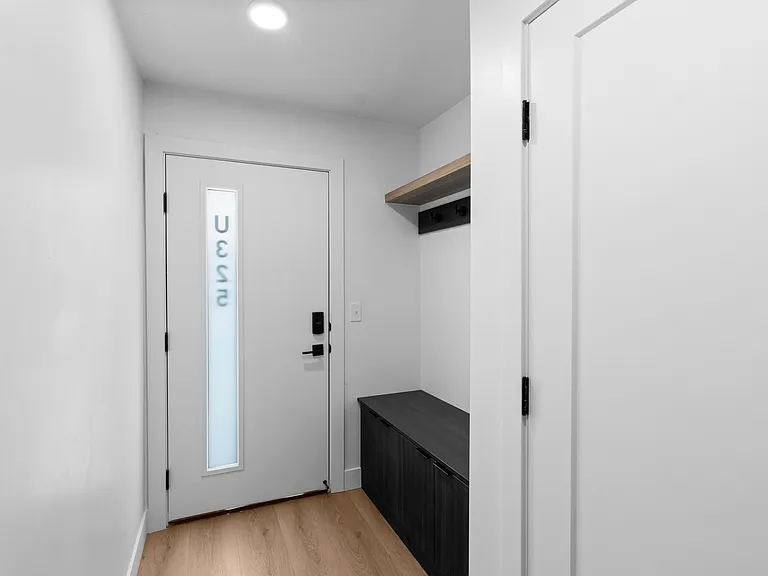 Iko Ave — Photo 2